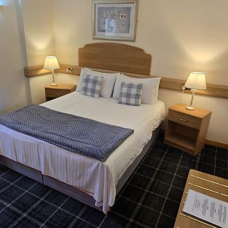 The Red Lion Tavern Fochabers Ngoại thất bức ảnh