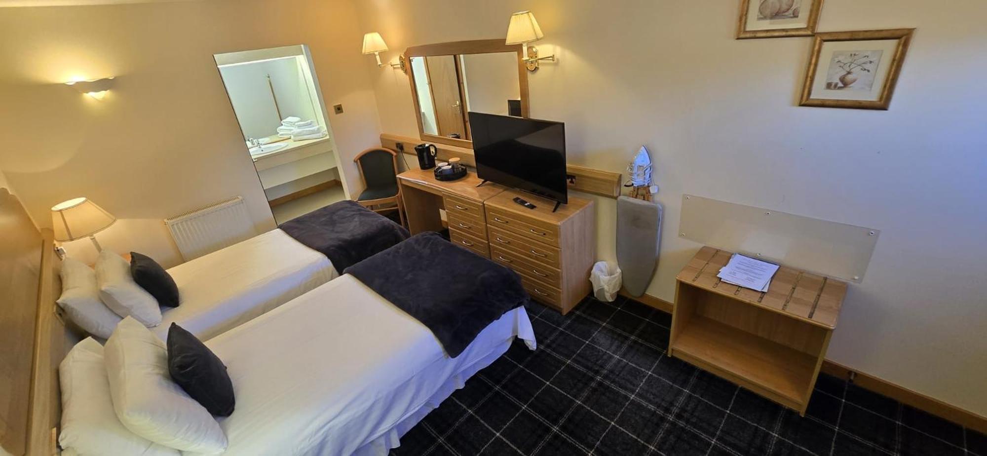 The Red Lion Tavern Fochabers Ngoại thất bức ảnh