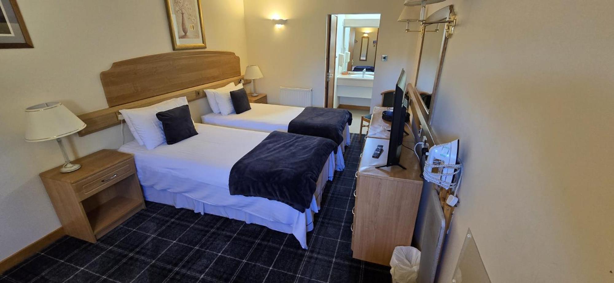 The Red Lion Tavern Fochabers Ngoại thất bức ảnh
