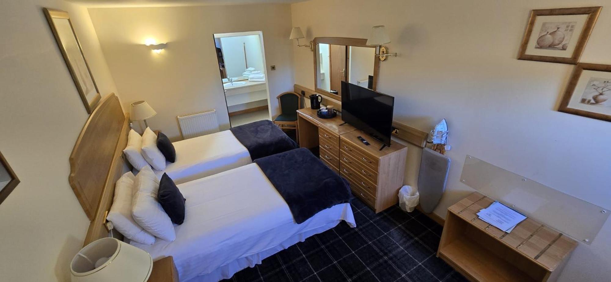 The Red Lion Tavern Fochabers Ngoại thất bức ảnh