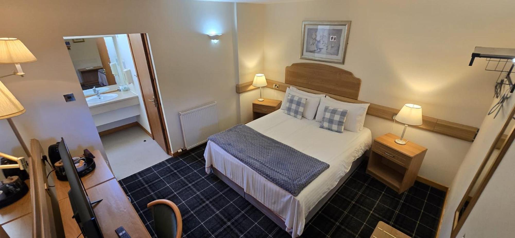 The Red Lion Tavern Fochabers Ngoại thất bức ảnh