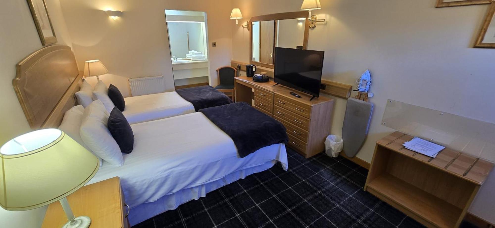 The Red Lion Tavern Fochabers Ngoại thất bức ảnh